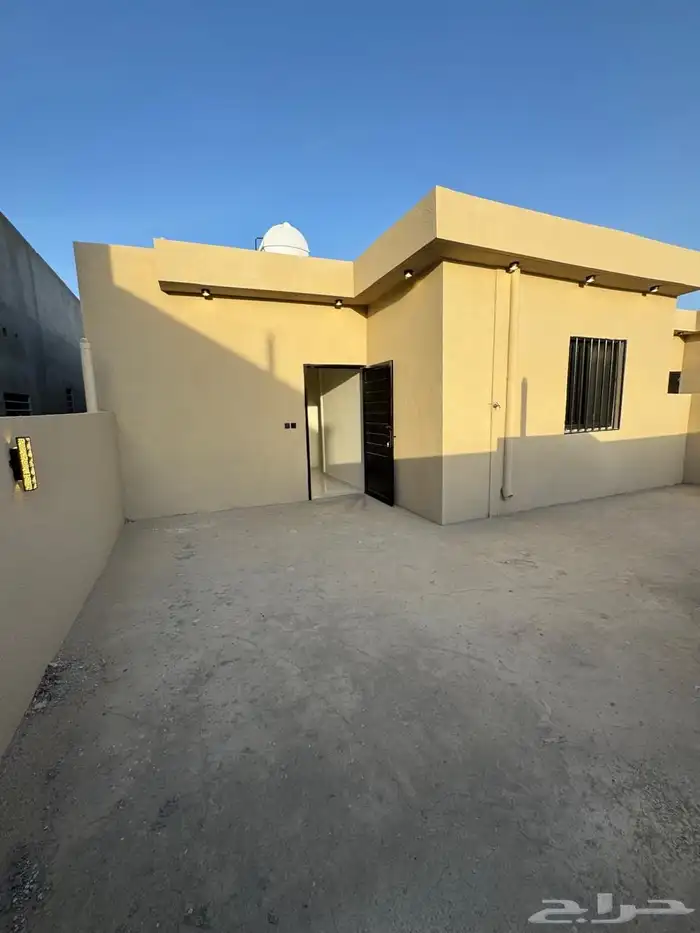 للبيع روف دور وملحق بدرج خارجى قريب من مطار ابها 30