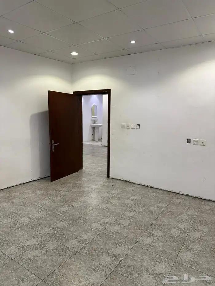 بيت للإيجار الحرازات 4