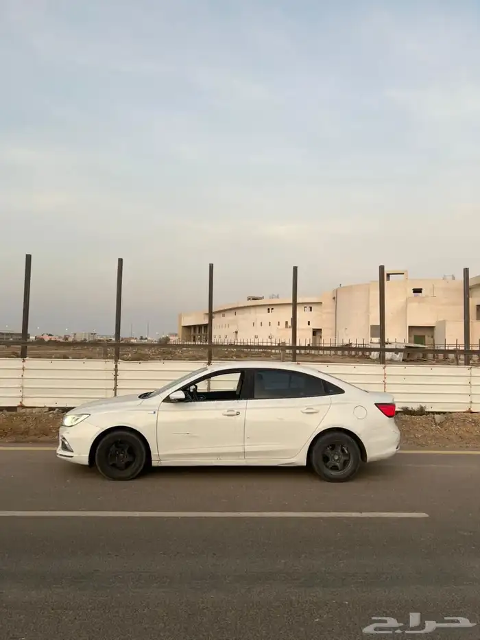 سيارة ام جي 5 1