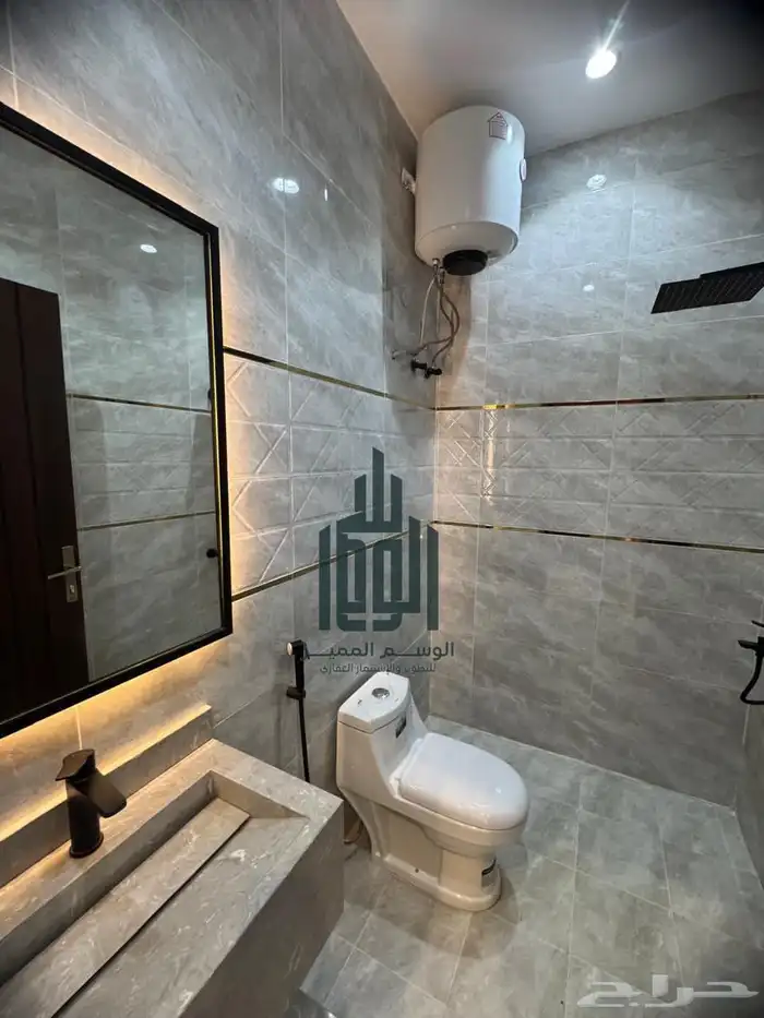 فلة روف أرضي للإيجار بحي الشفا 10