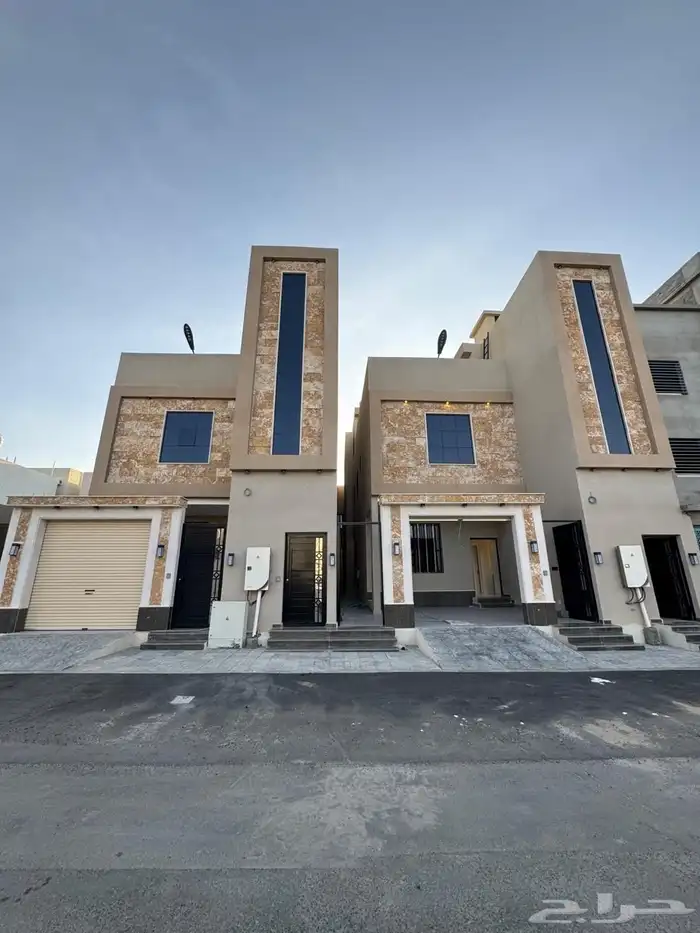 للبيع روف دور وملحق بدرج خارجى قريب من مطار ابها 0