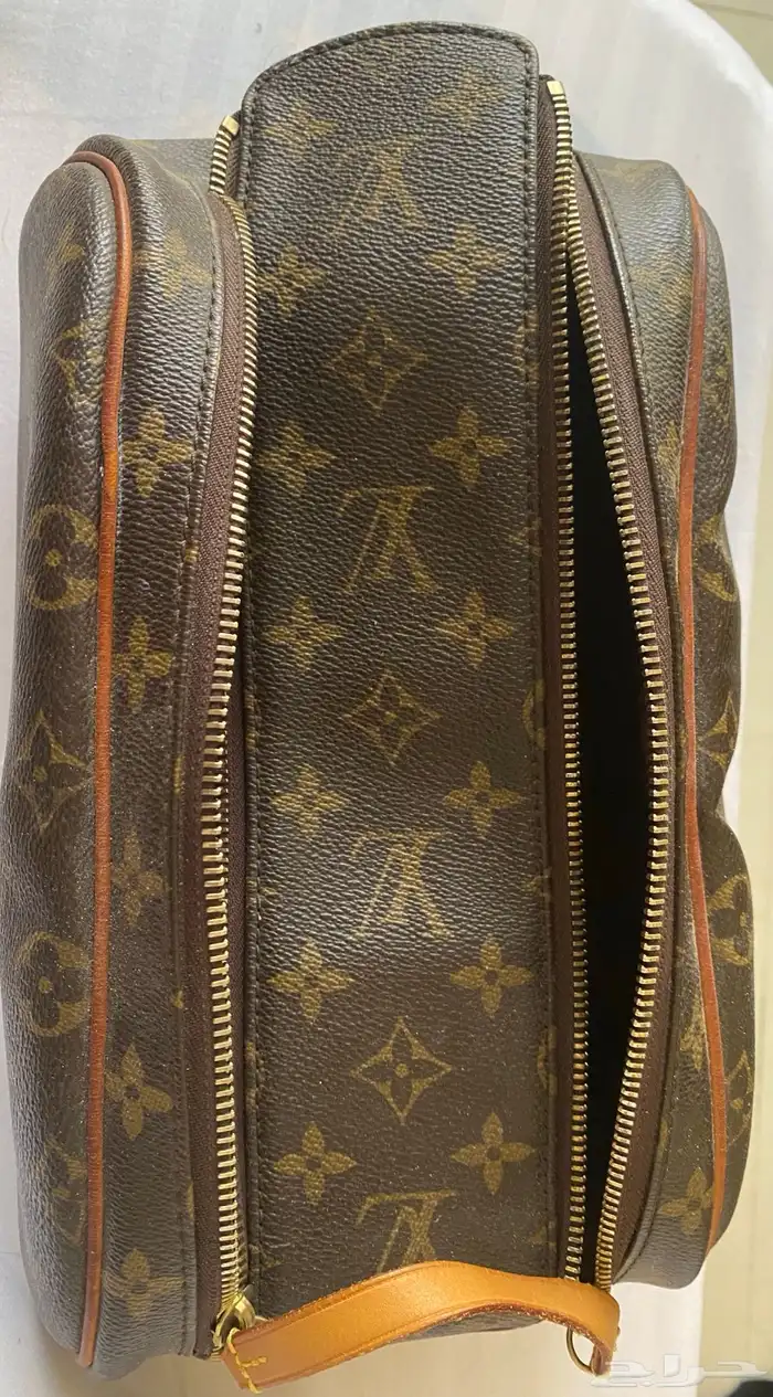 شنطة يد رجالية اصلية louis vuitton 2