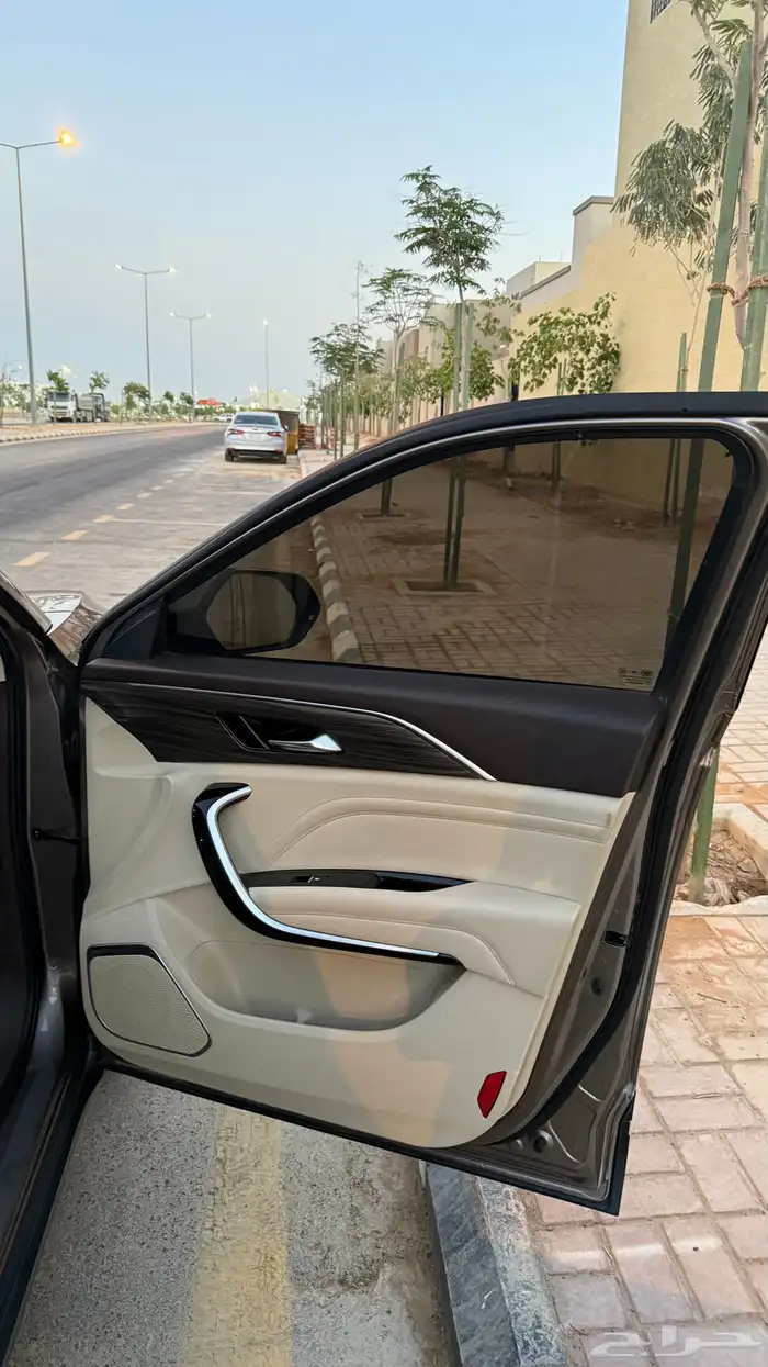 للبيع جيب صيني فاو T77 61