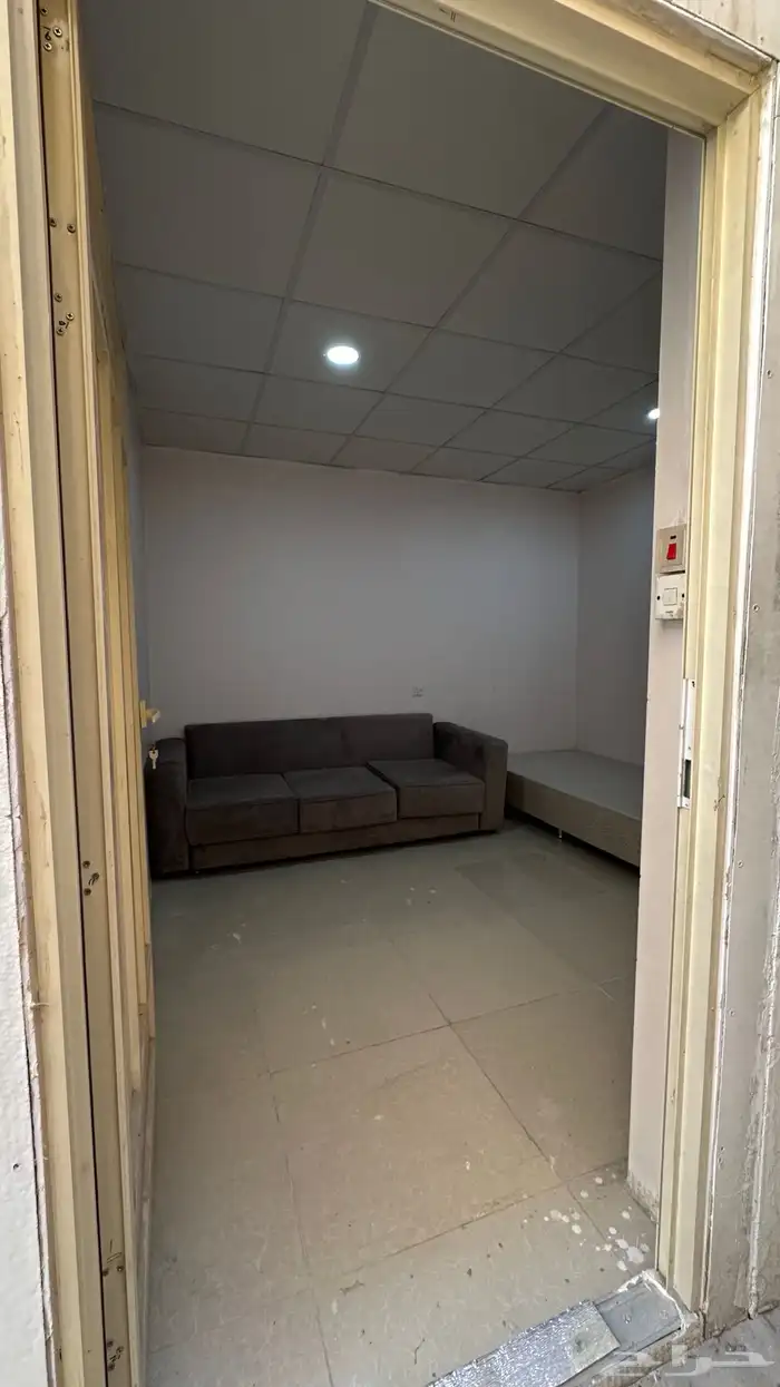 غرفة مكيفة بسرير شامل الماء والكهرب للايجار السنوي 0