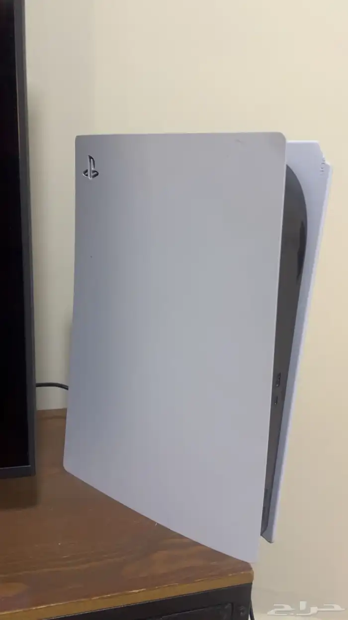 للبيع سوني فايف شبه جديده من شريته ما استخدمه الا شهر فقط 3