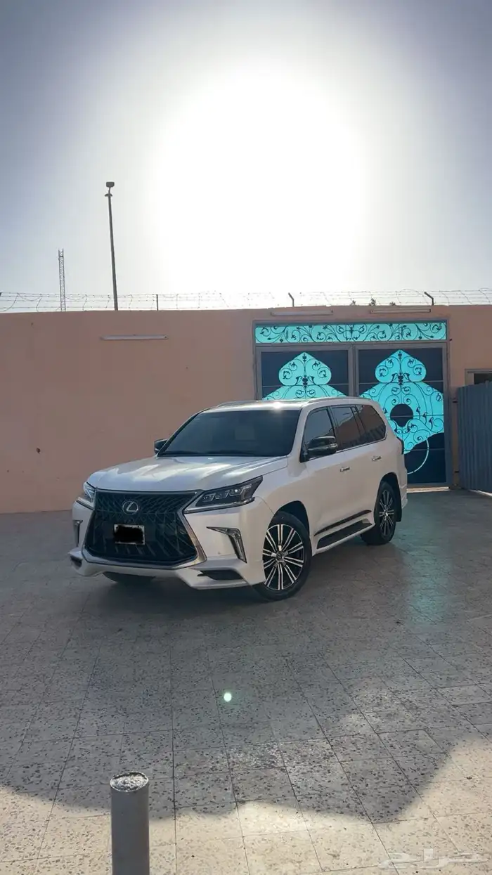 لكزز570 LX 2018سعودي DD فل كامل داخلي اف وايت 5