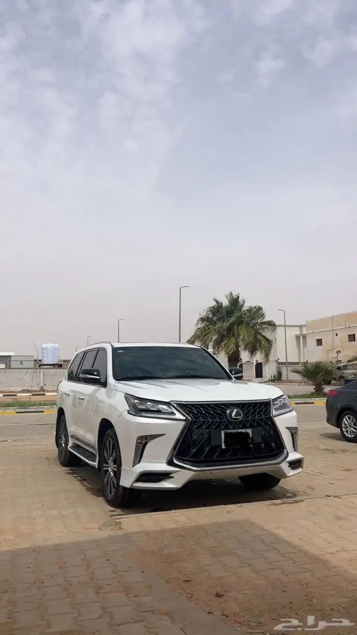 لكزز570 LX 2018سعودي DD فل كامل داخلي اف وايت 8