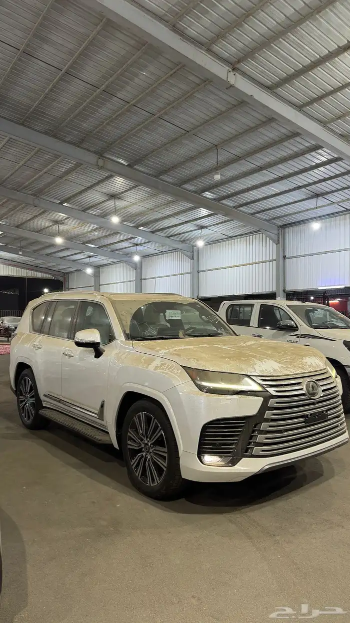 لكزس 2024 LX600 فئة BB ثلاث مقاعد شاشات سعودي ابيض اف وايت 0