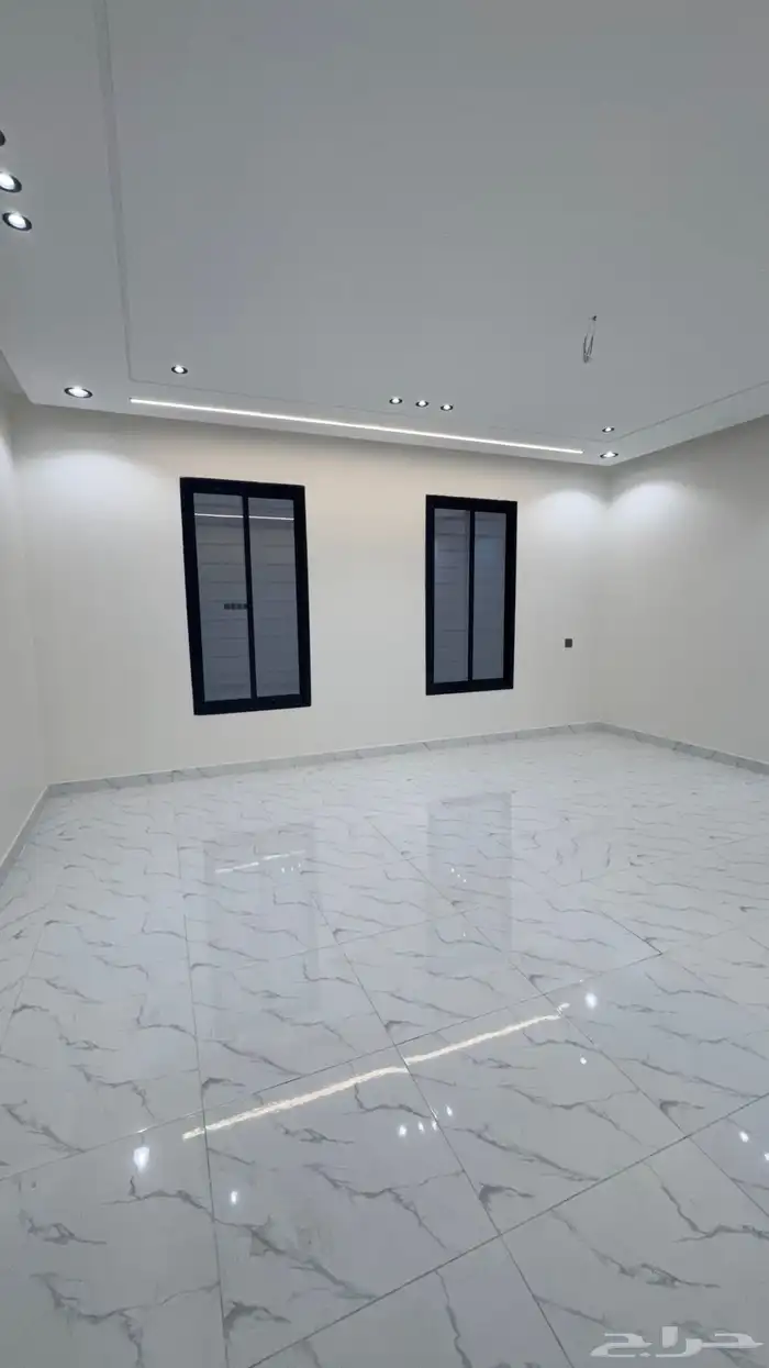 للبيع شقه ارضيه 6 غرف مع حوش من 550 الف بالخميس 29