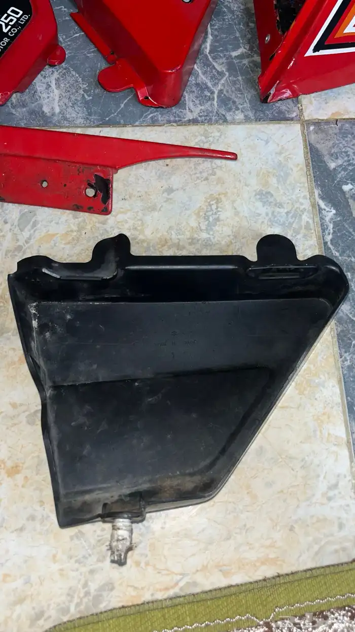غطاء جنب دباب جيتي يمين اصليه وكاله بدون رش بلد اسود 1