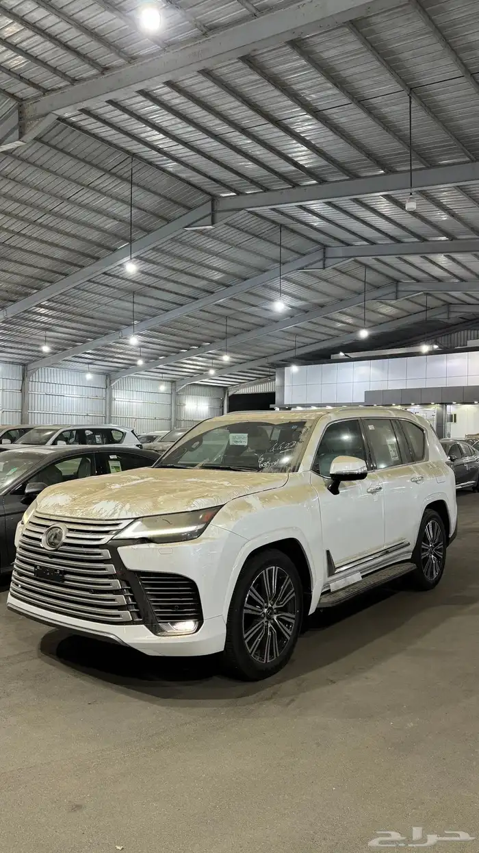 لكزس 2024 LX600 فئة BB ثلاث مقاعد شاشات سعودي ابيض اف وايت 2