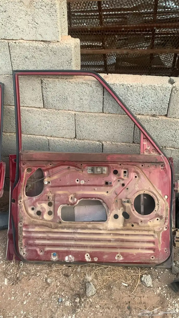 للبيع باب جيب باترول من 90 الى 97 1