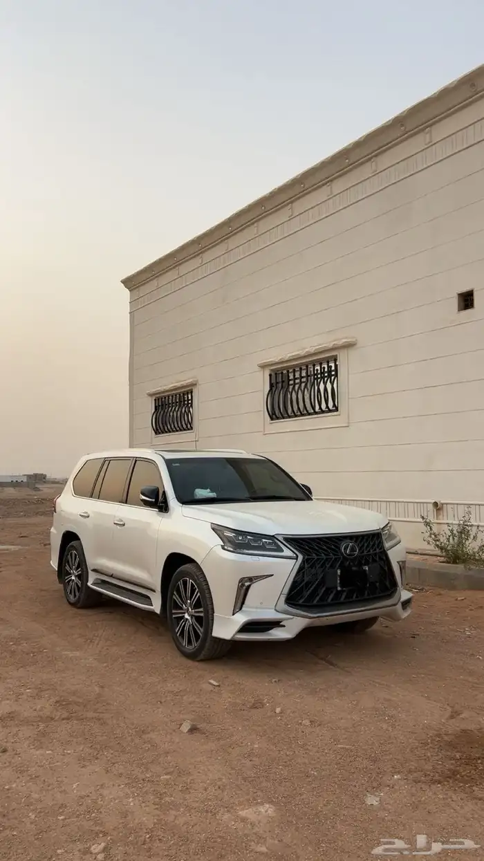 لكزز570 LX 2018سعودي DD فل كامل داخلي اف وايت 6