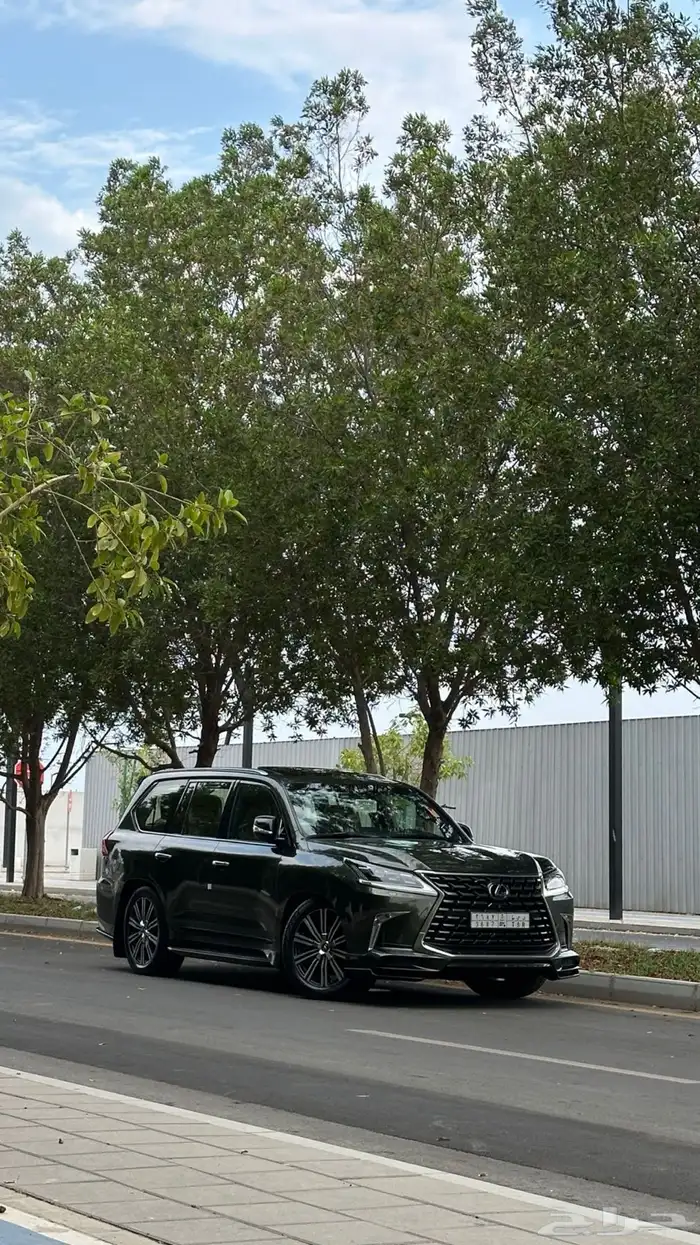 للبيع جيب لكزس Lx 570 موديل 2021 لون زيتي 6