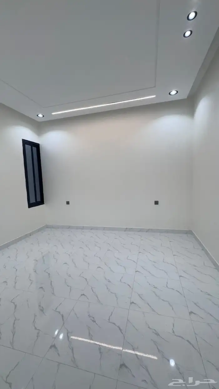 للبيع شقه ارضيه 6 غرف مع حوش من 550 الف بالخميس 15