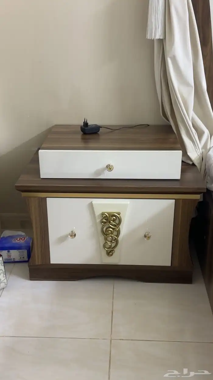 غرفه نوم ومطبخ شبه جديده استخدام فتره قليله جدا  السعر 3000 4