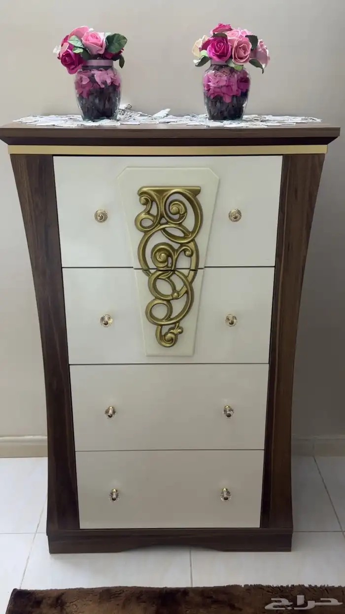 غرفه نوم ومطبخ شبه جديده استخدام فتره قليله جدا  السعر 3000 0