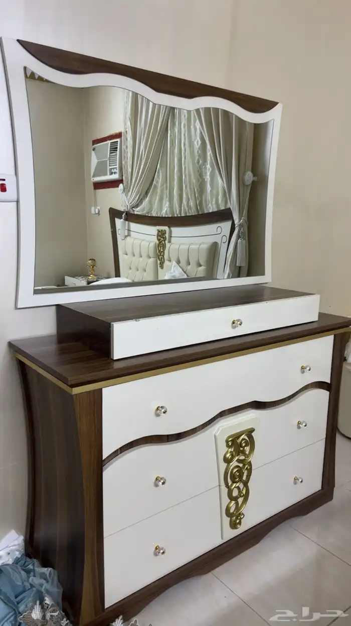 غرفه نوم ومطبخ شبه جديده استخدام فتره قليله جدا  السعر 3000 2