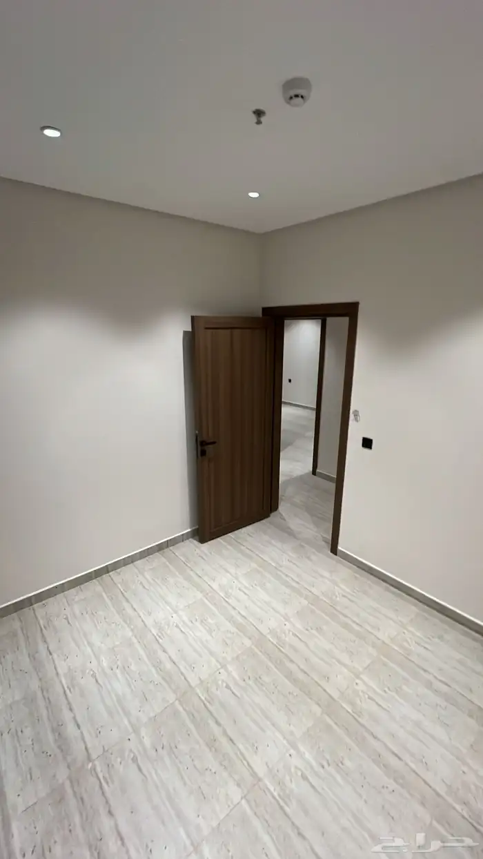 شقه في حي عرقة 14