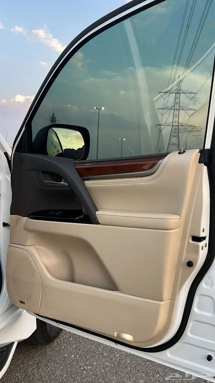 لكزس LX570 2019 24
