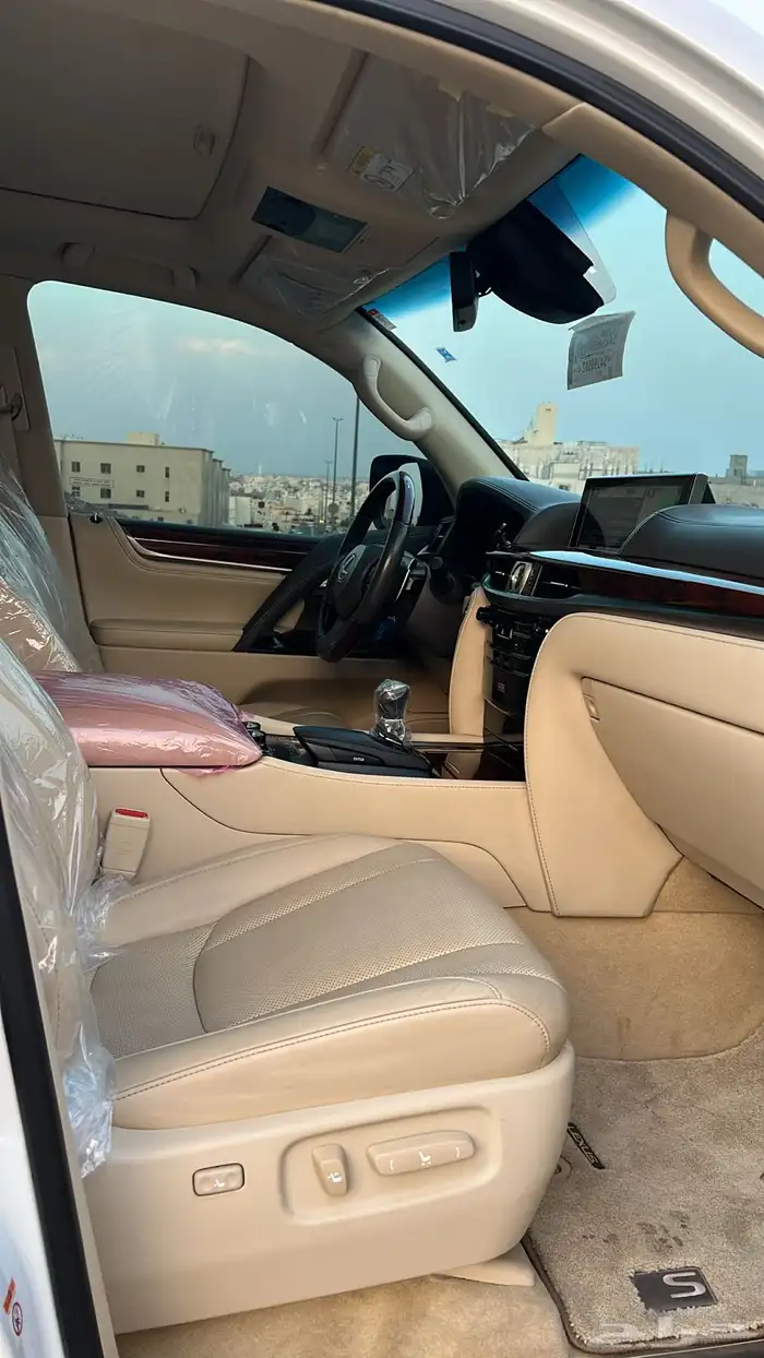 لكزس LX570 2019 25