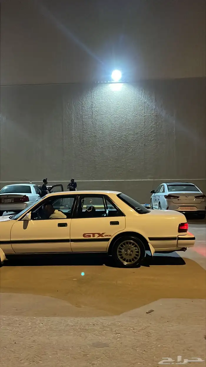 كرسيدا عليها محرك 2jz 4