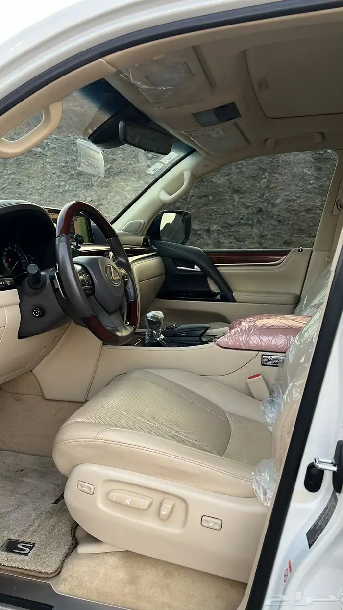 لكزس LX570 2019 14
