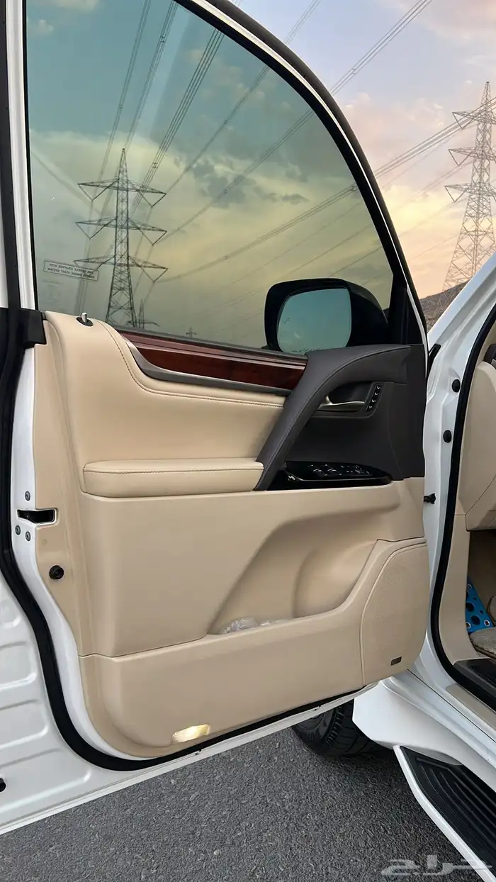 لكزس LX570 2019 13