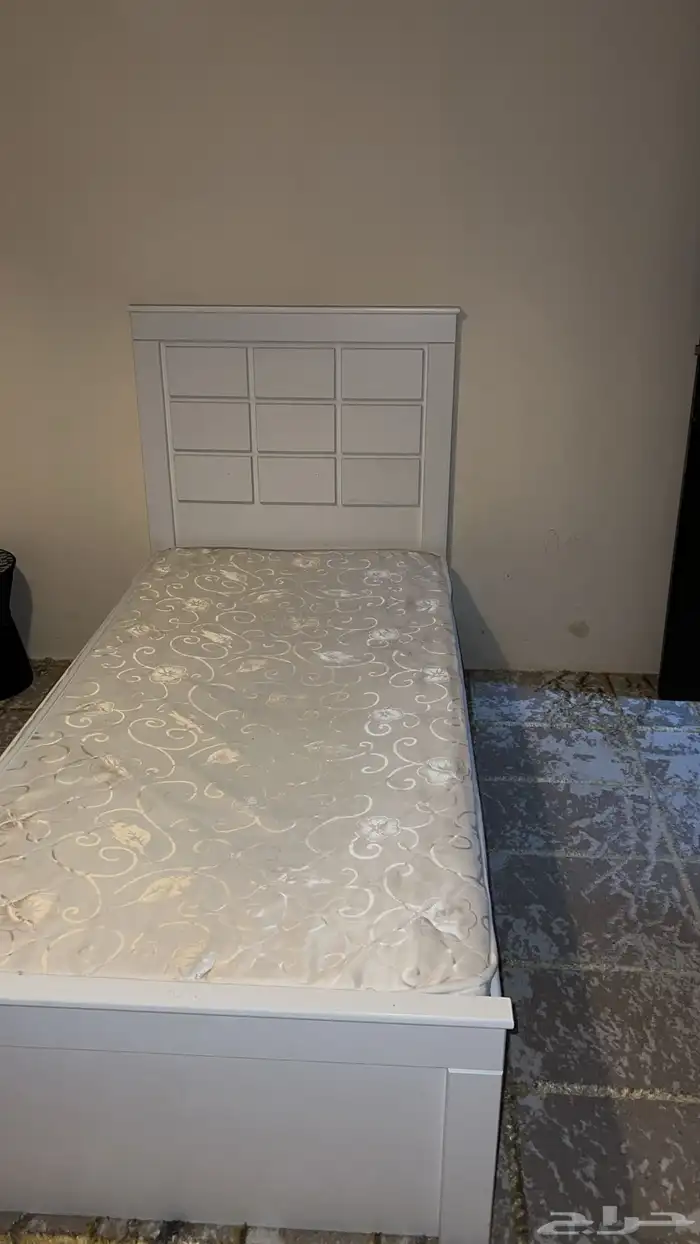 سرير مستعمل نظيف جدا 0