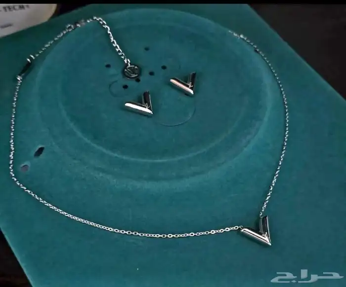اكسسورات ماركات نسائية بجودة عالية 95