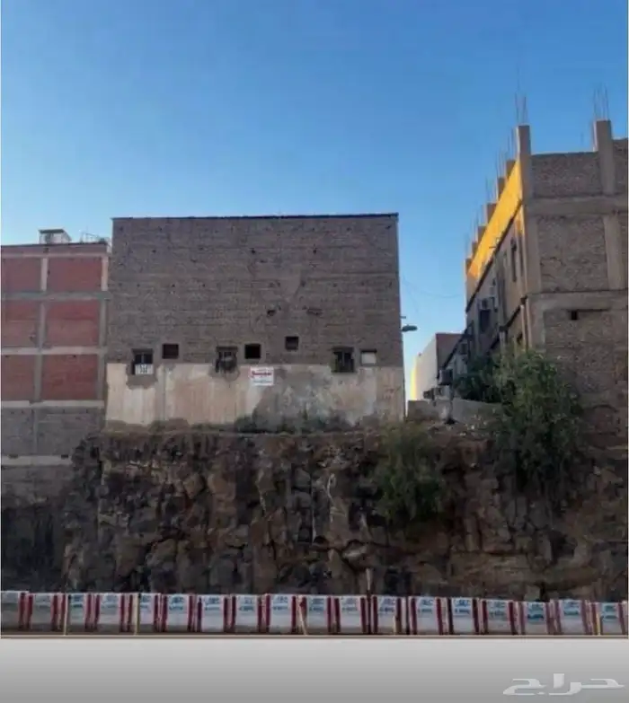 للبيع بيت شعبي بالدويمه تفتح على طريق الامير عبدالمجيد 1