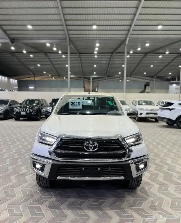 هايلوكس 2025 بنزين دبل تماتيك اصفار بطاقة جمركية كاش وبنك 11