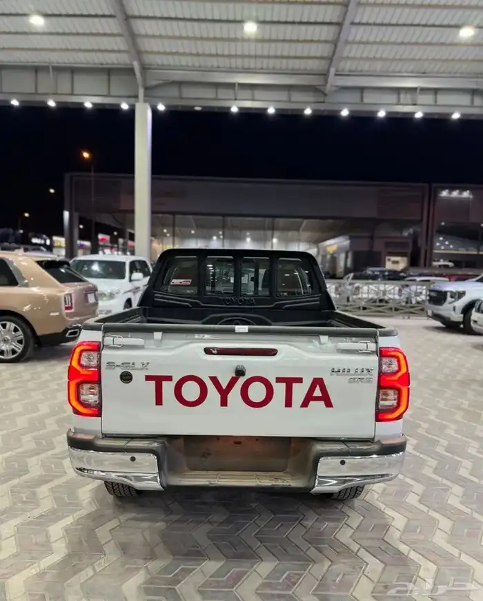 هايلوكس 2025 بنزين دبل تماتيك اصفار بطاقة جمركية كاش وبنك 8