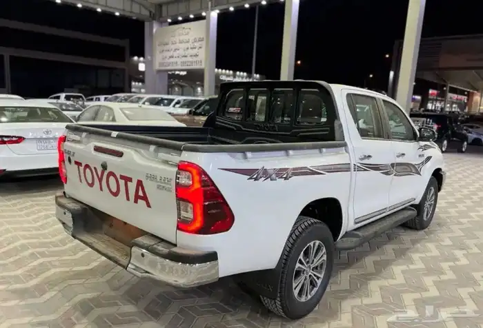 هايلوكس 2025 بنزين دبل تماتيك اصفار بطاقة جمركية كاش وبنك 10