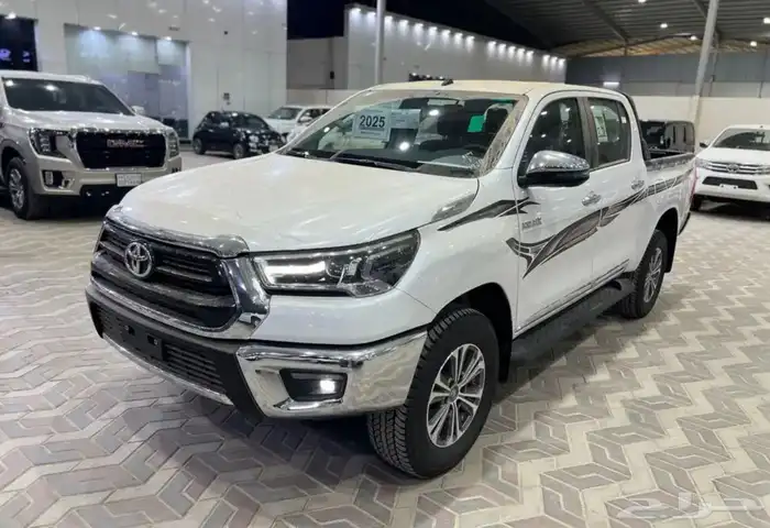 هايلوكس 2025 بنزين دبل تماتيك اصفار بطاقة جمركية كاش وبنك 7