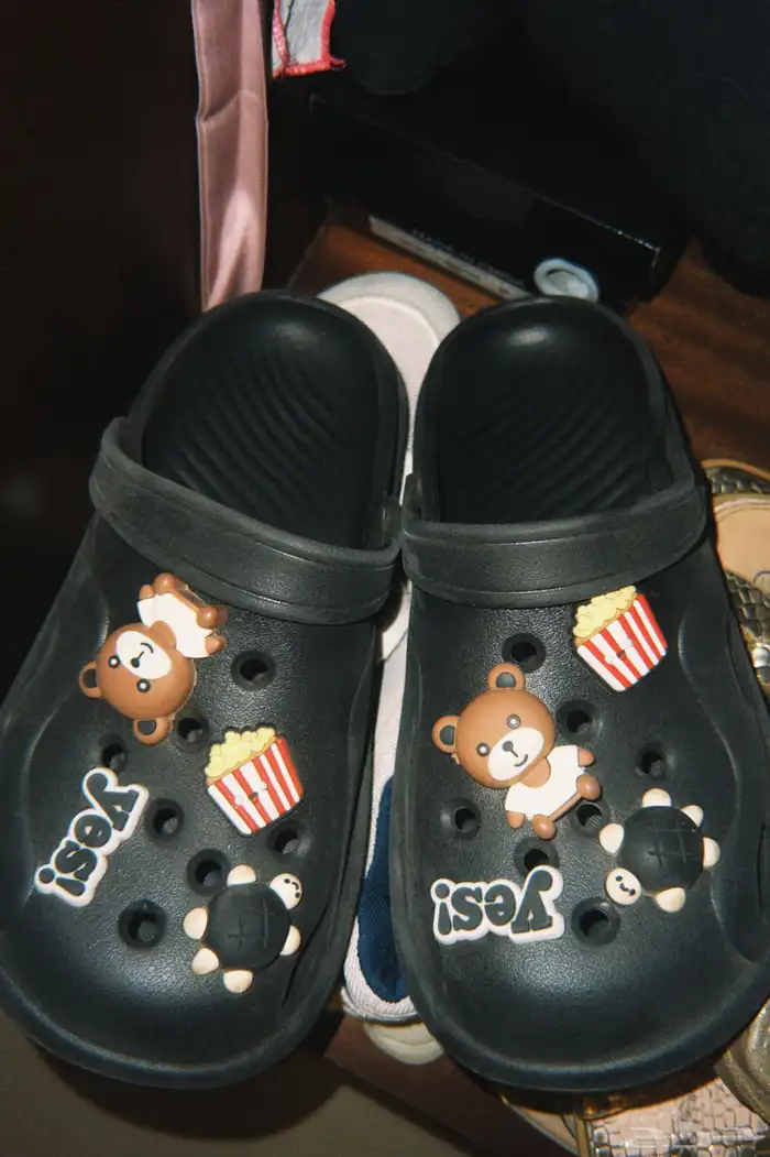 كروكس اسود 1