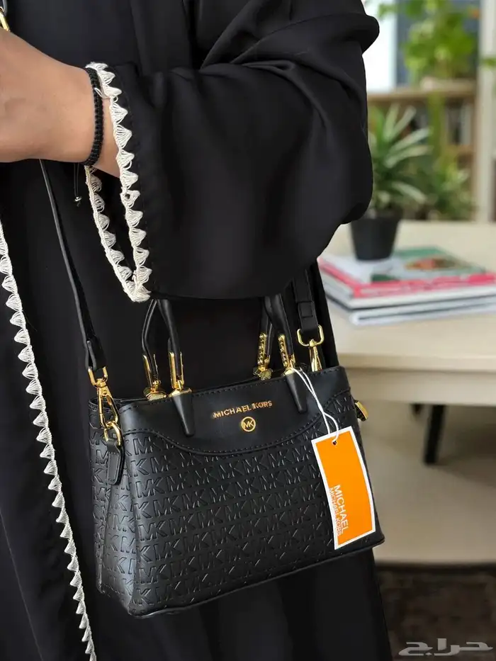 شنط ونظارات نسائية ماركات كوبي ون 69