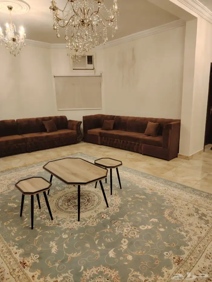 طقمين كنب لون بني بحالة ممتازة 0