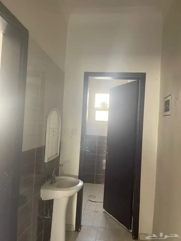 شقة للاجار حي الجنادريه 5