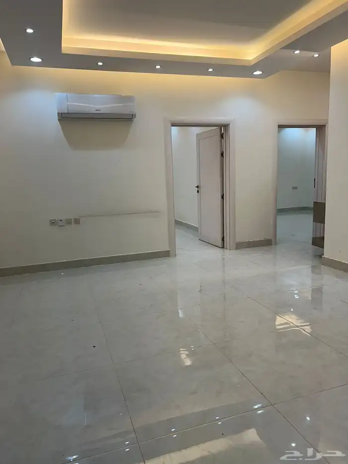 للايجار شقة من فلة الرياض حي الملقا 60.000 4
