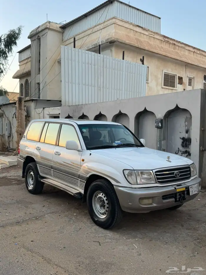 لاندكروزر 2001 . 2