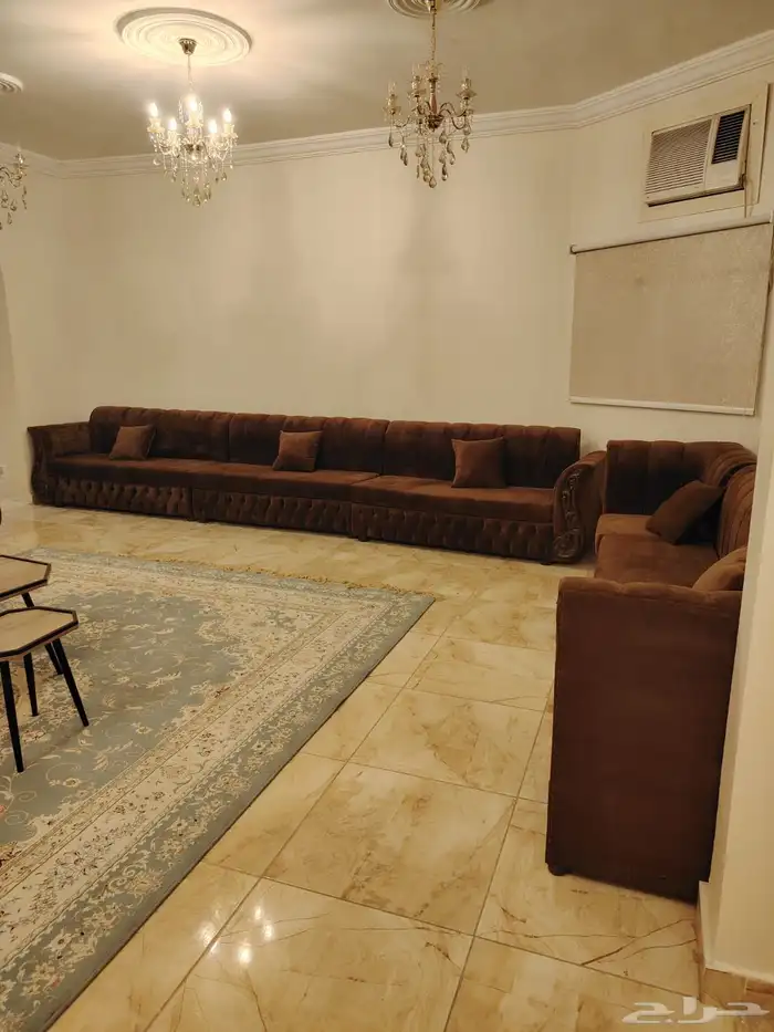 طقمين كنب لون بني بحالة ممتازة 1