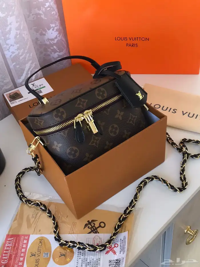 شنط ونظارات نسائية ماركات كوبي ون 39