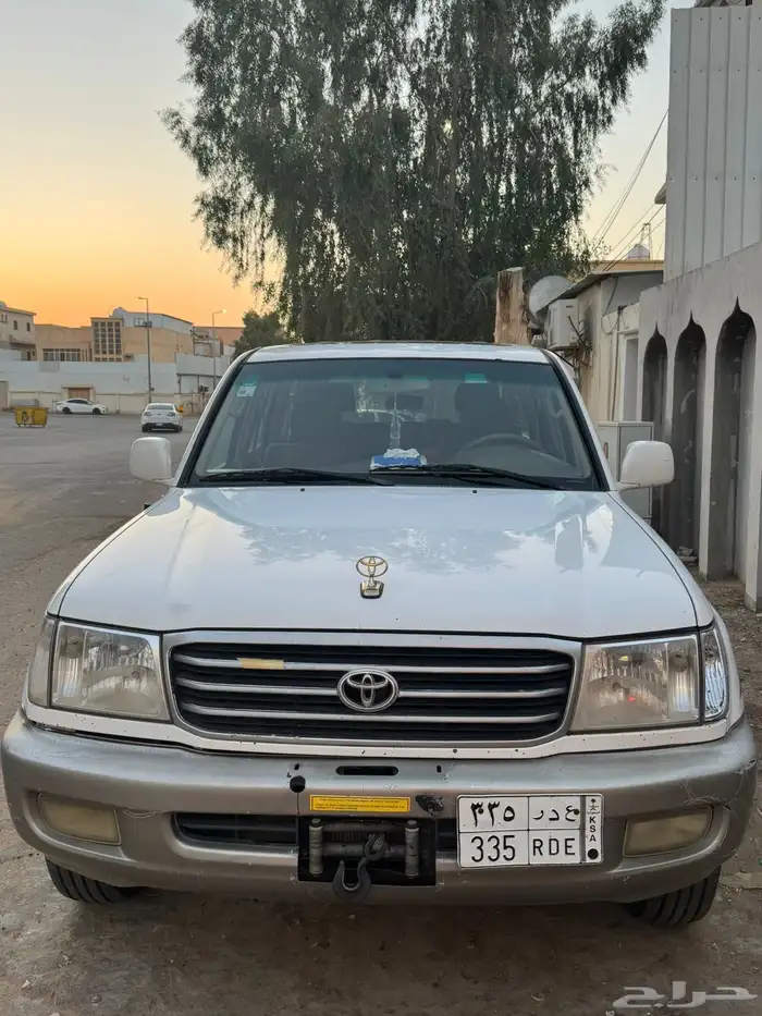 لاندكروزر 2001 . 3
