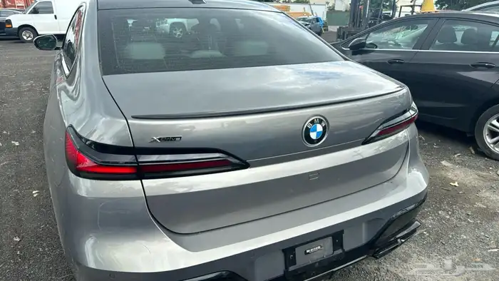 بي ام دبيلو 760 موديل 2025 في دبي 9