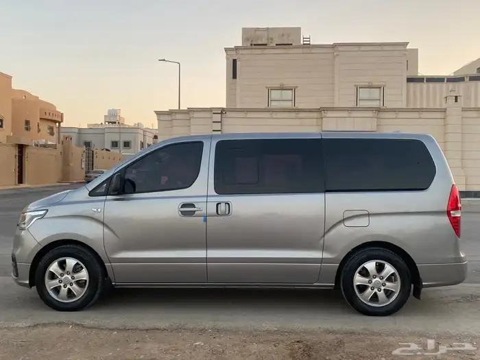 هواندي ستاريا 2020 ديزل نظيفة جدآ 3
