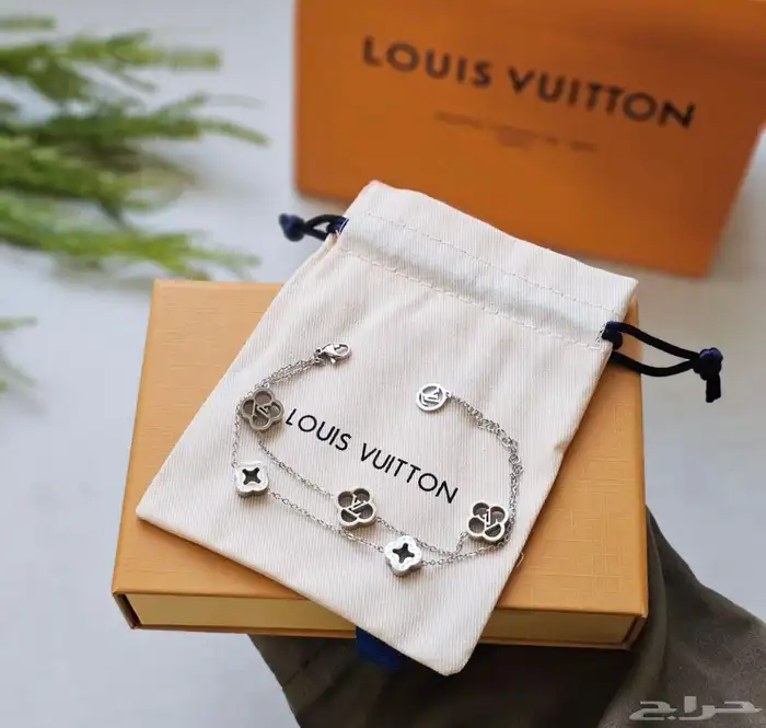 اساور لويس فيتون 15