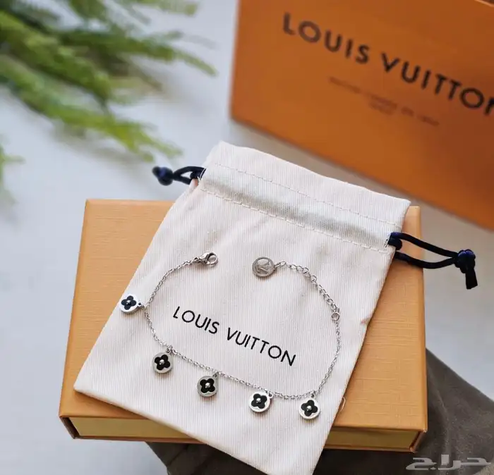 اساور لويس فيتون 14