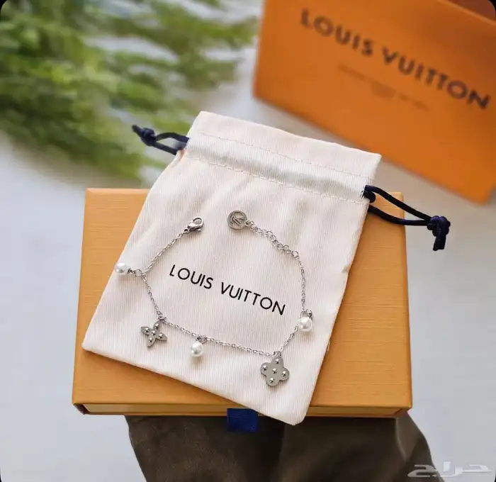 اساور لويس فيتون 9