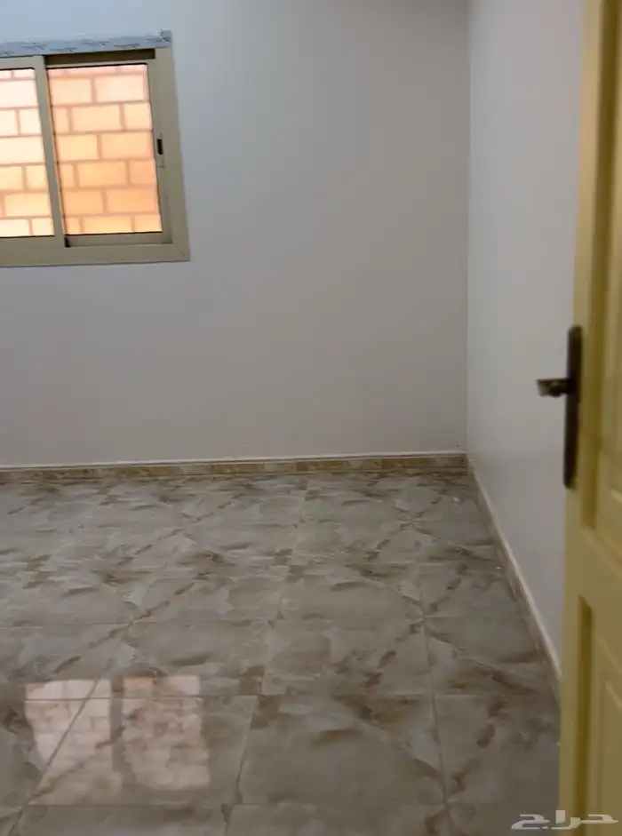 شقق لايجار في التلال عند المدارس 0
